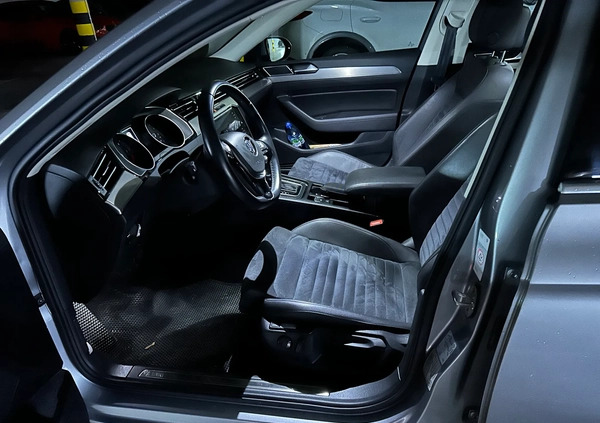 Volkswagen Passat cena 88000 przebieg: 131300, rok produkcji 2019 z Łódź małe 79